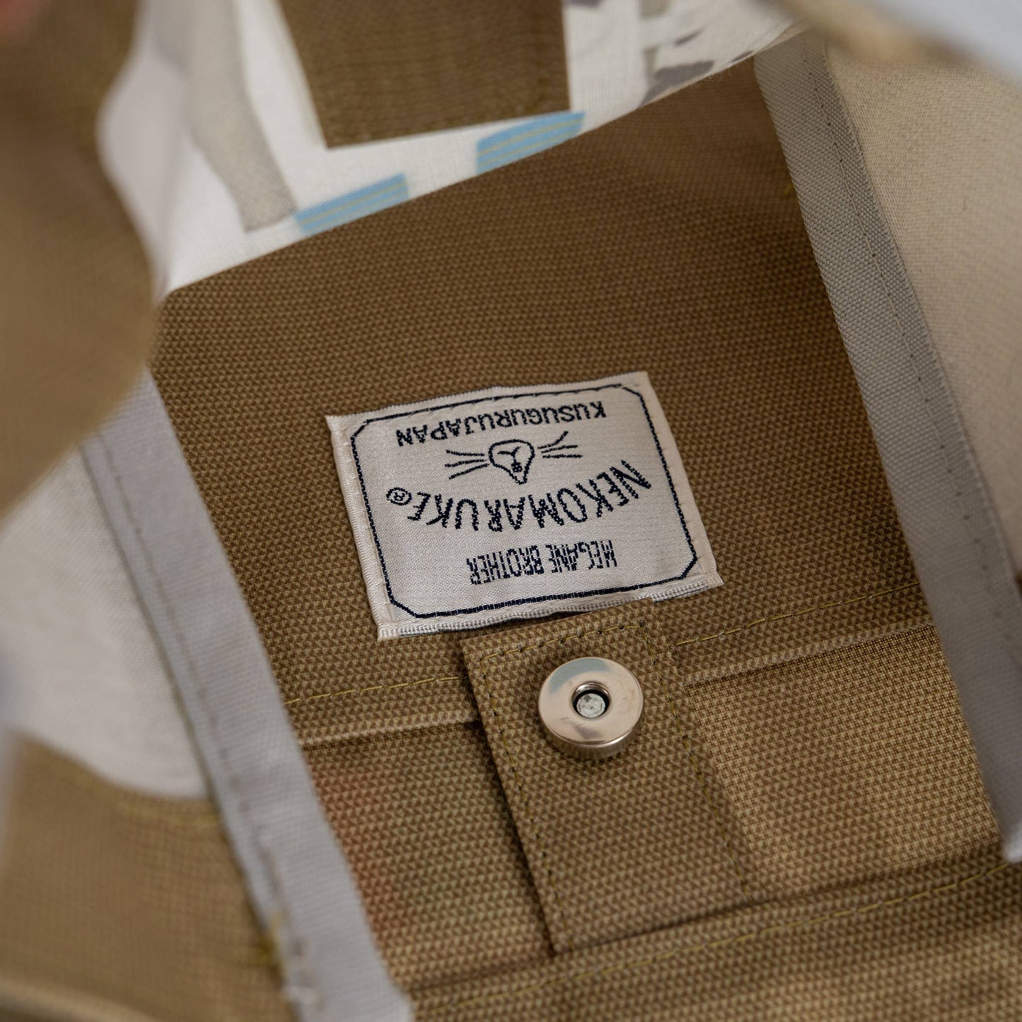 Whimsical "Nekomaruke Brother" Waterproof Mini Tote - Kusugu: White