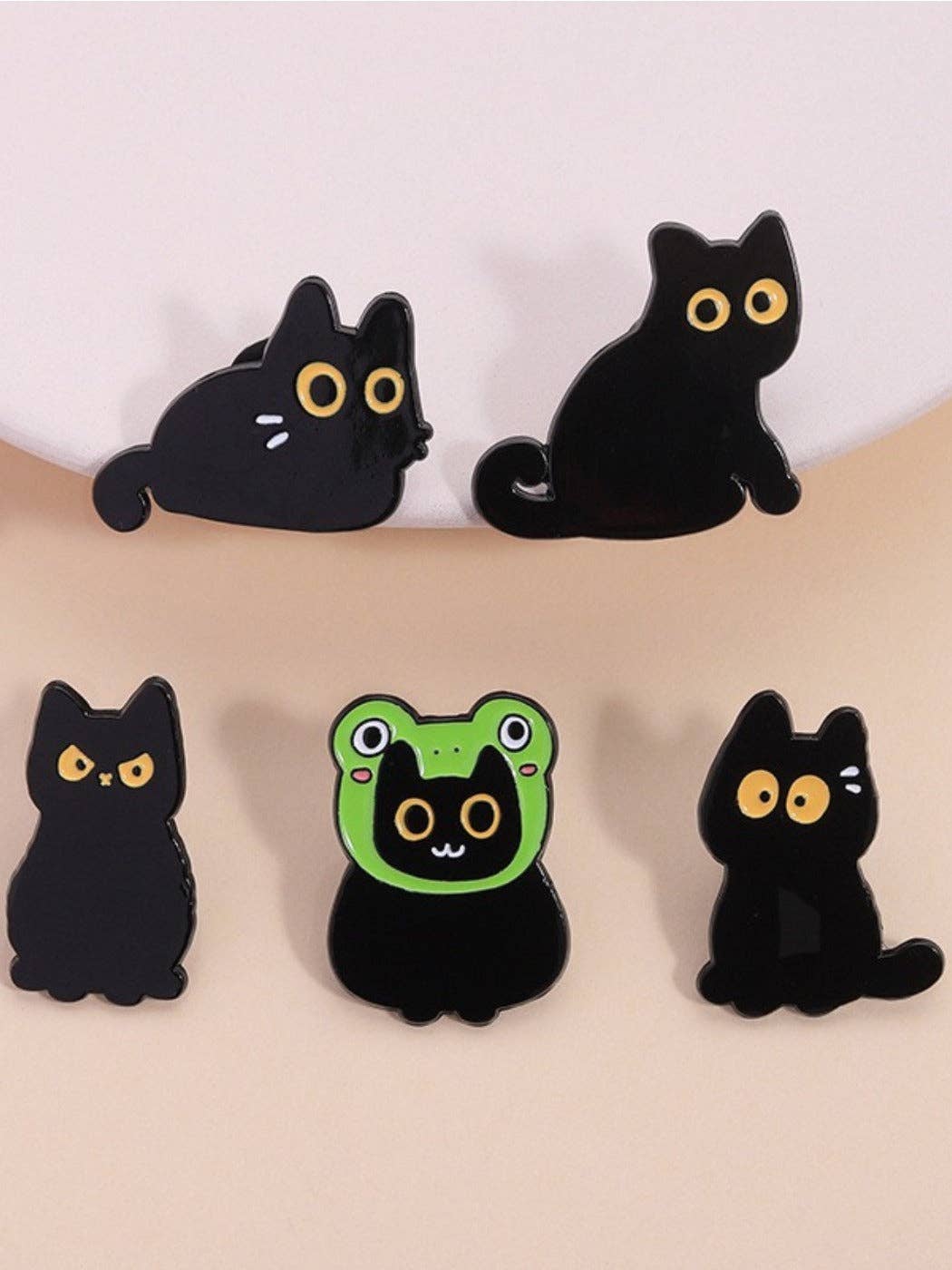 Pinori - Yellow Eyes Cute Black Cat Brooch: D