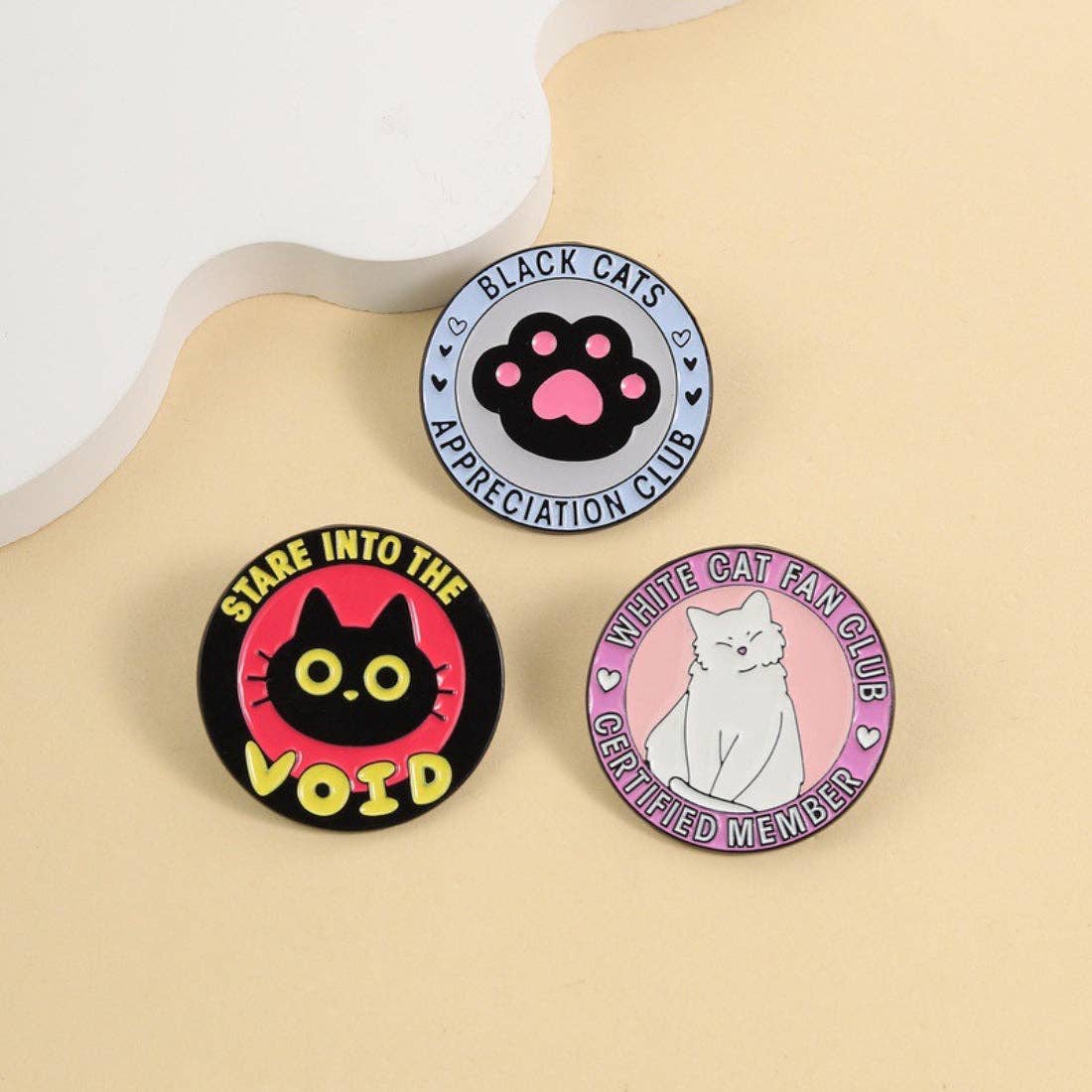 Pinori - Cat Fan Club Enamel Pin: Red