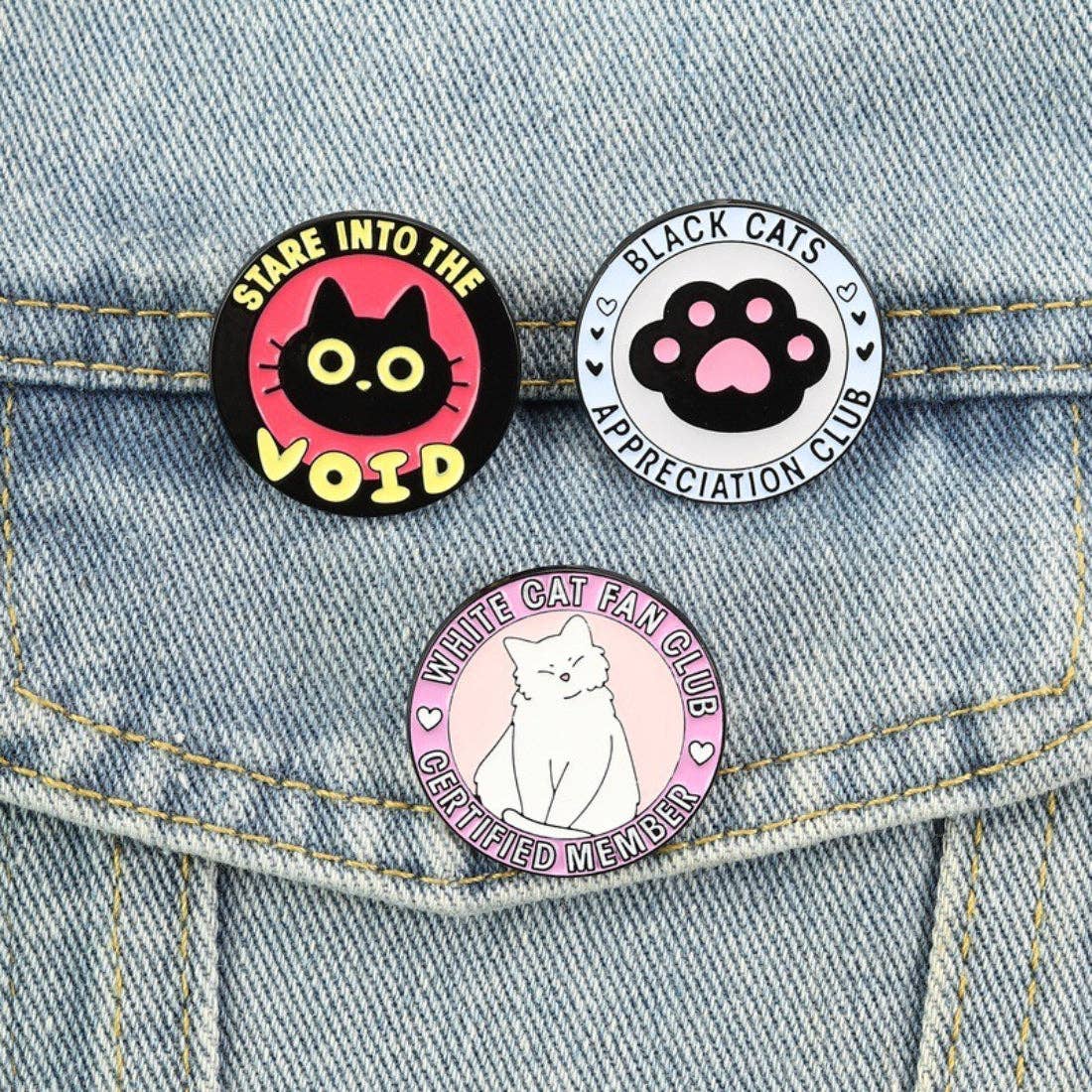Pinori - Cat Fan Club Enamel Pin: Red
