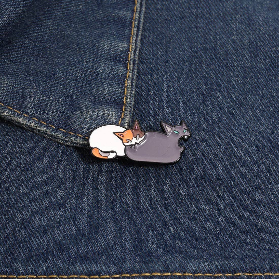 Pinori - Funny Cat Butt Bite Enamel Pin