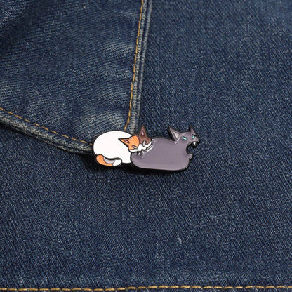 Pinori - Funny Cat Butt Bite Enamel Pin